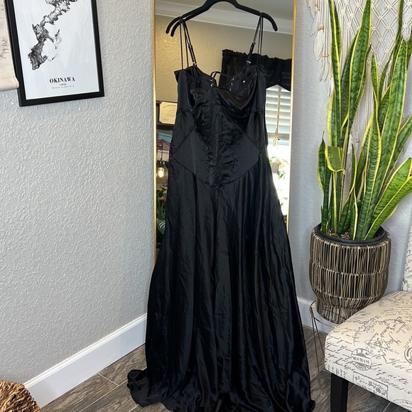 HOUSE OF CB 'Anabella' Black Lace Up Maxi Dress NWT - Picture 7 of 12